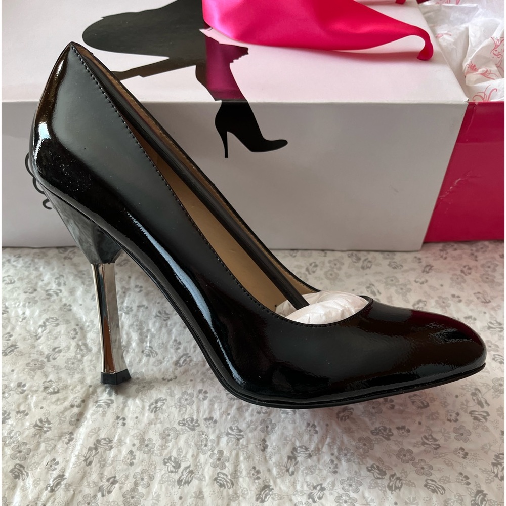 NWT Paris Hilton Heels
